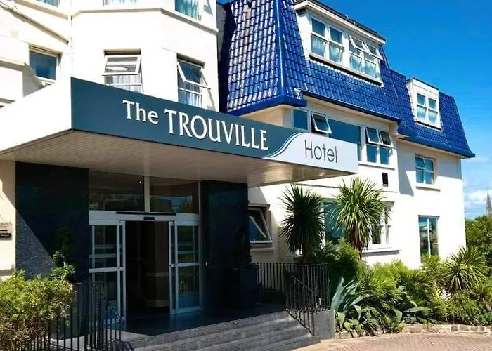 Hotels by Bournemouth Beach: Your Ultimate Guide to Accommodations in Bournemouth