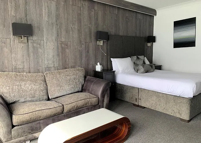 Top Bournemouth UK Hotels Near Scenic Beaches