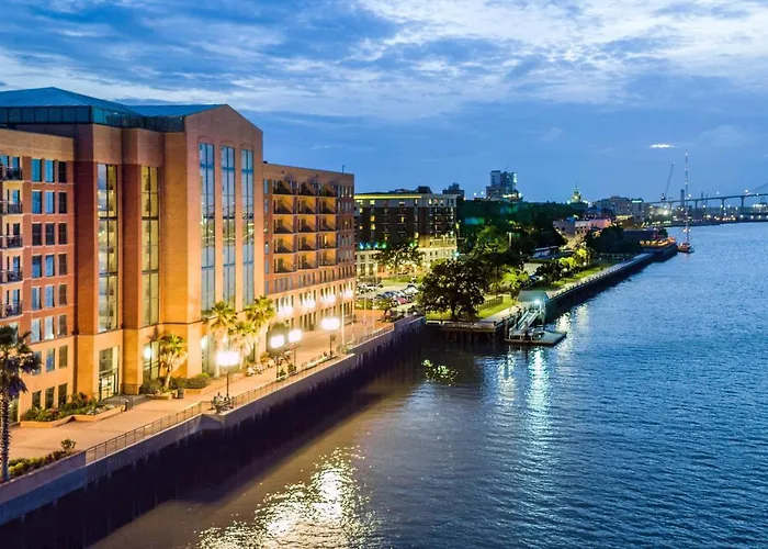 Top Picks for Savannah Waterfront Hotels: Where to Stay for Scenic Views