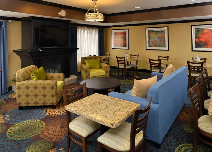 Top-Rated Hotels Near Vibrant Charlotte