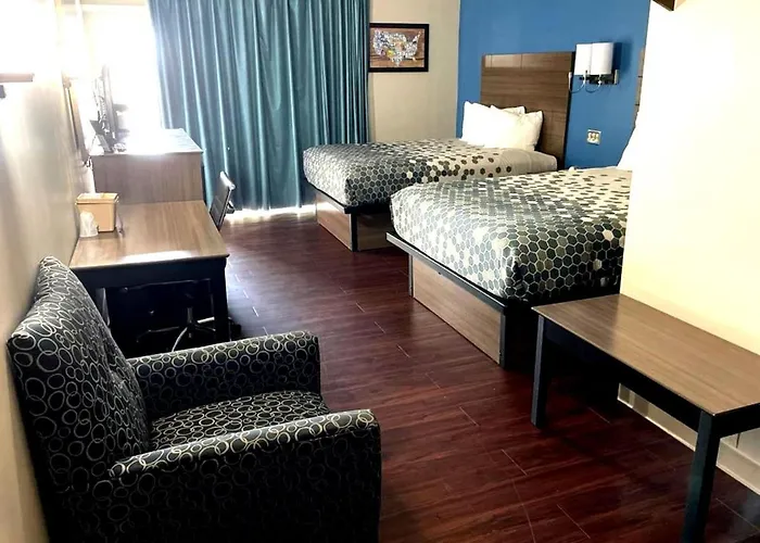Top Waterfront Hotels in Bay City