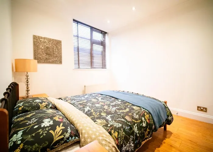 Top Hotels in Purley Way for Memorable Stays